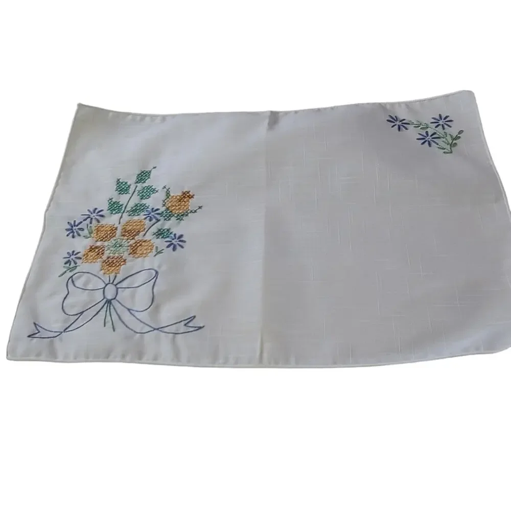 Vtg Hand Embroidered Floral Linen Placemats & Napkins Set Cottagecore Farmhouse